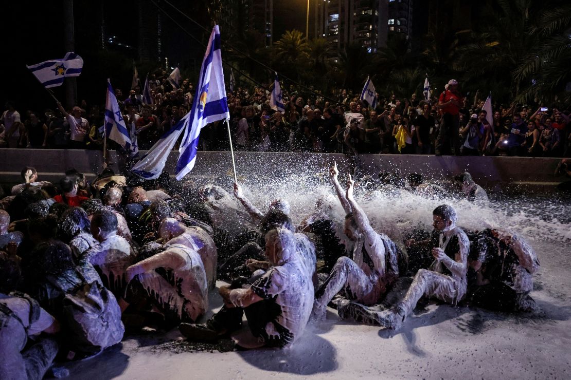 Protests Erupt in Israel Amid Hostage Deaths and Ceasefire Negotiations